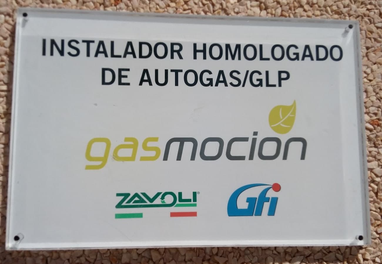 Placa de instalador homologado de autogas GLP con los sistemas Zavoli y Gfi